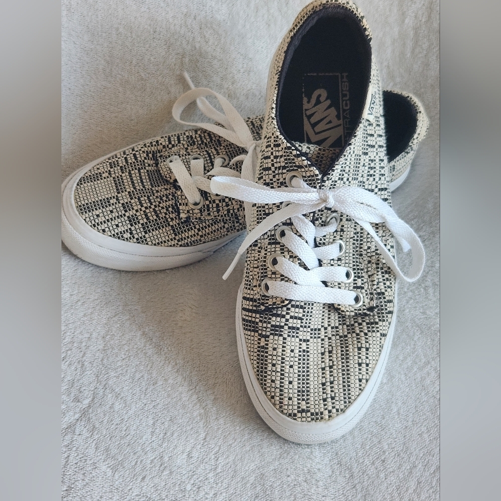 Vans Camden Deluxe Sneakers  Size 6.5